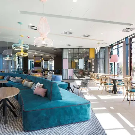 Hampton By Hilton Krakow Airport Hotell 3*