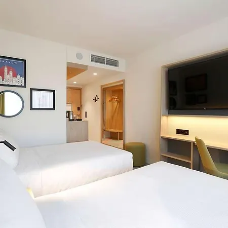 Hampton By Hilton Krakow Airport Hotell 3*