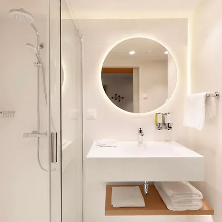 Hampton By Hilton Krakow Airport 3*