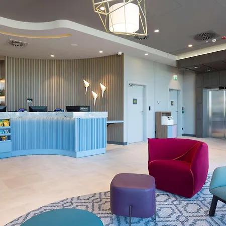 Hampton By Hilton Krakow Airport Hotell 3*