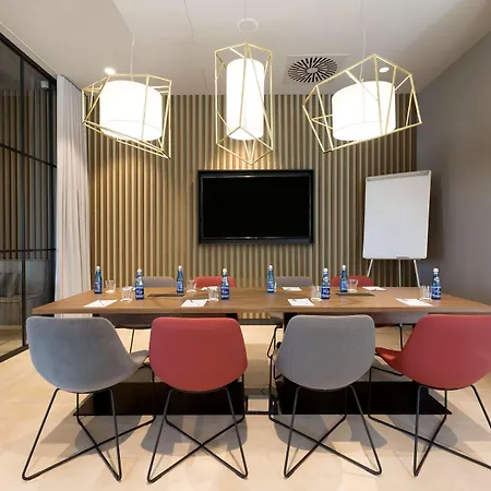 Hampton By Hilton Krakow Airport Отель