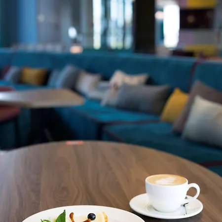 Hampton By Hilton Krakow Airport 酒店 3*