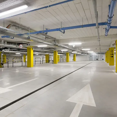 Hampton By Hilton Krakow Airport 3*