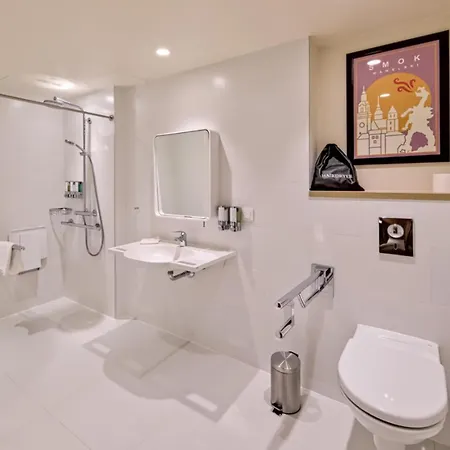 Hampton By Hilton Krakow Airport 3*