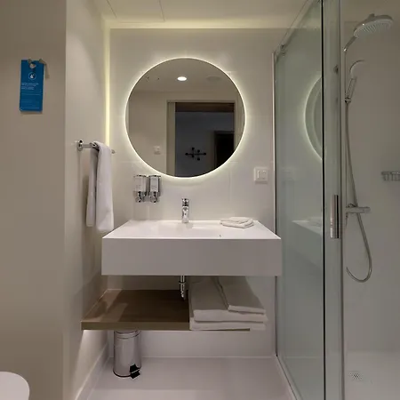 Hampton By Hilton Krakow Airport Отель