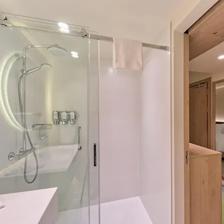 Отель Hampton By Hilton Krakow Airport 3*