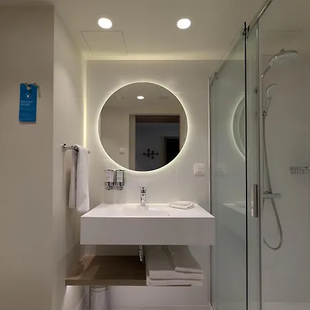 Hampton By Hilton Krakow Airport 3*