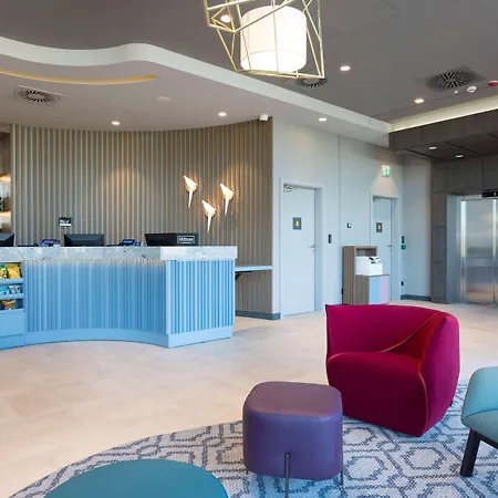 Hampton By Hilton Krakow Airport Готель 3*
