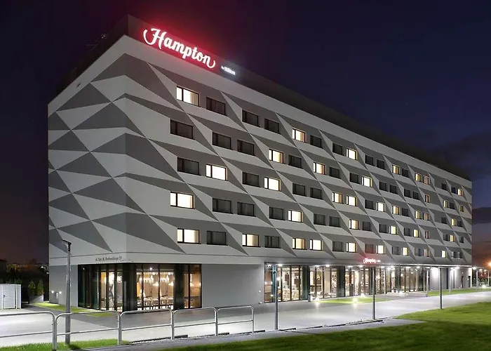 Hampton By Hilton Krakow Airport מלון Balice