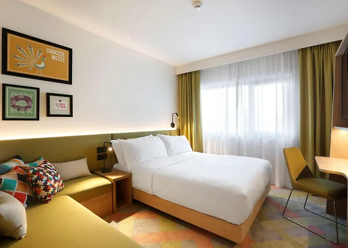 Hampton By Hilton Krakow Airport מלון 3*