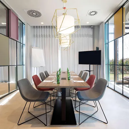 Hampton By Hilton Krakow Airport Hotel 3*